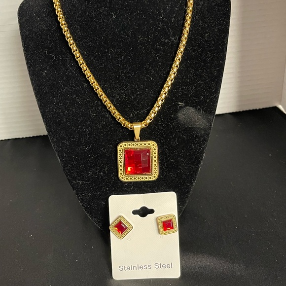 FASHION JEWELRY NECKLACE & EARRINGS SET GOLD COLOR STAINLESS STEEL RED PENDANT - Picture 5 of 9